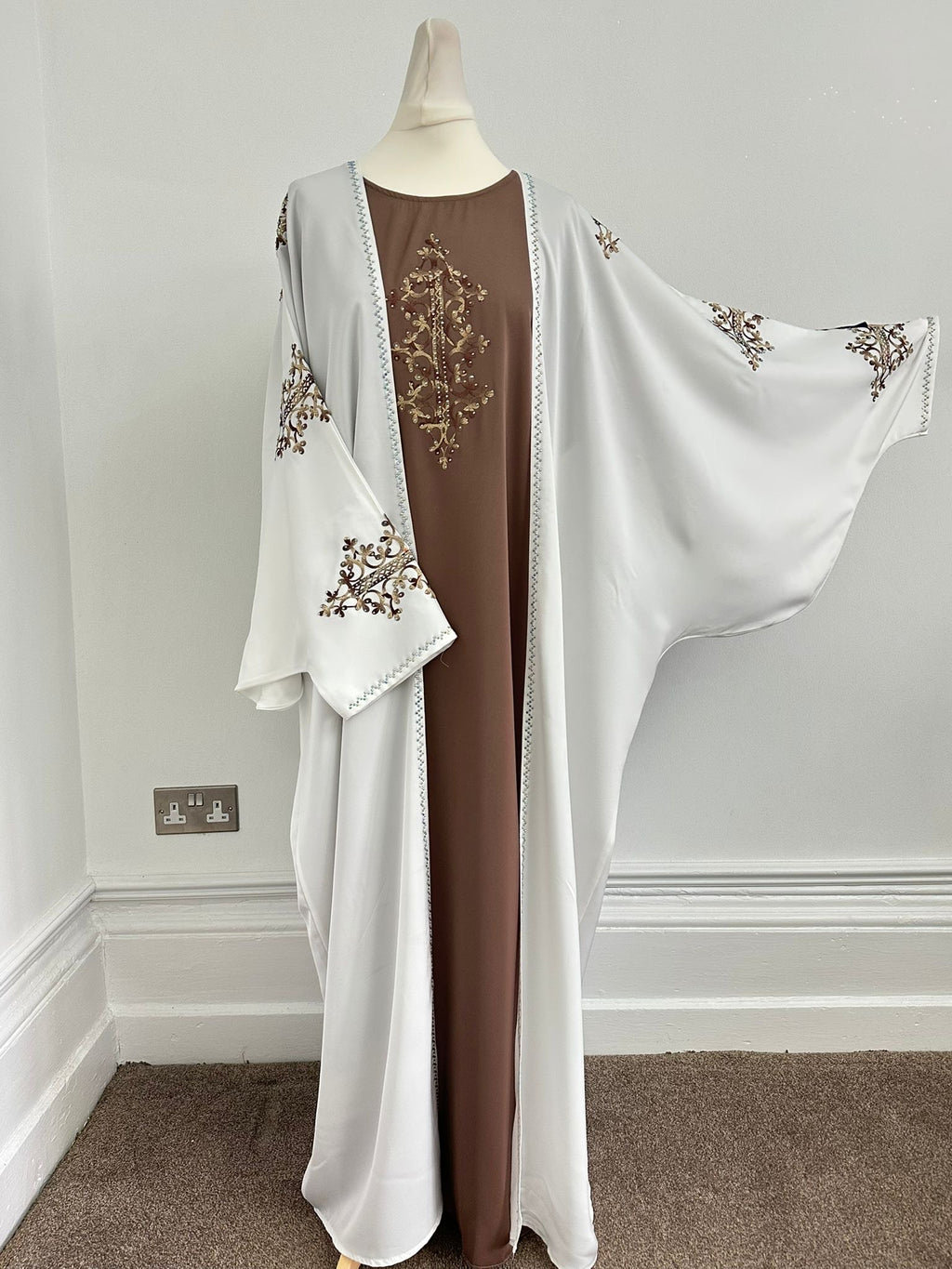 White And Brown Open Abaya